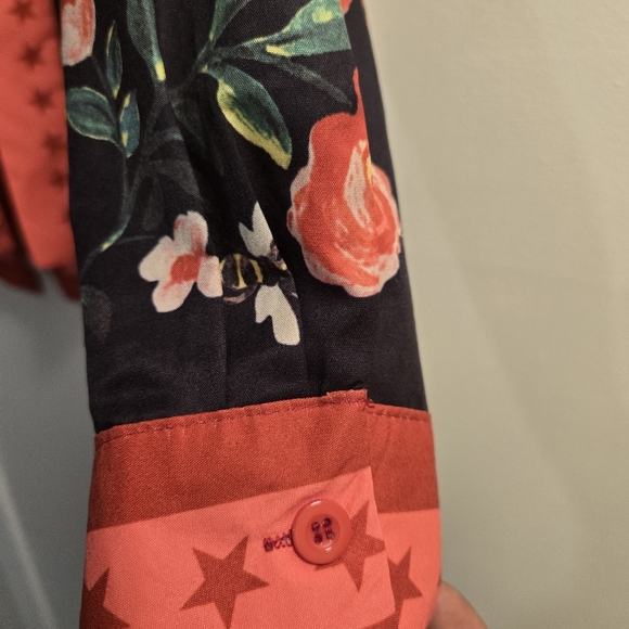 CBR Chic Long Sleeve Floral Butterfly's Lady Bug Bees Snake Top Size M - Picture 4 of 11